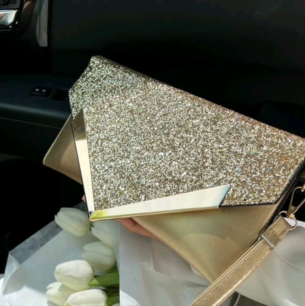 "Perfect Hour" Purse - Picture 2 of 3